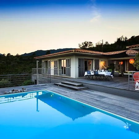 Sleeps 4 Pool Air Con Wifi * Palavese