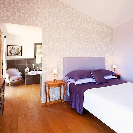 Sleeps 4 Pool Air Con Wifi Palavese